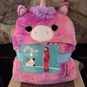 Squishmallows Hooded Throw. Lola the Unicorn.